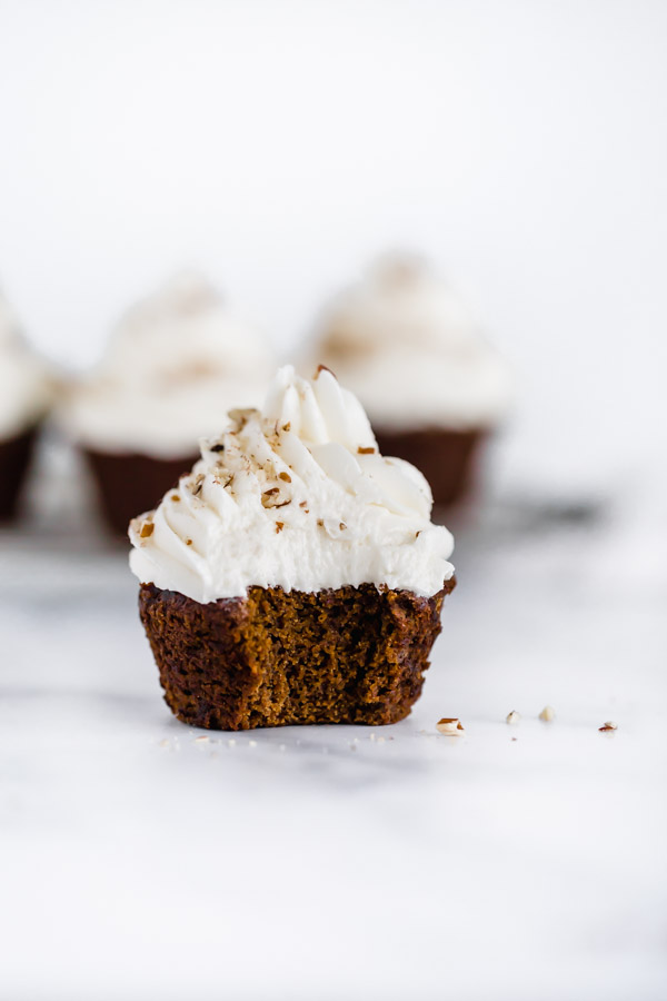 gingerbread-cupcakes-maple-buttercream