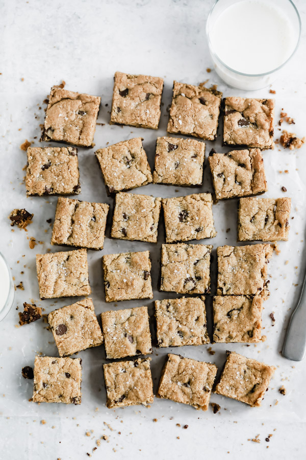 everyone's-favorite-chocolate-chip-cookie-bars