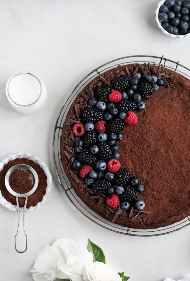 6-ingredient-flourless-chocolate-cake