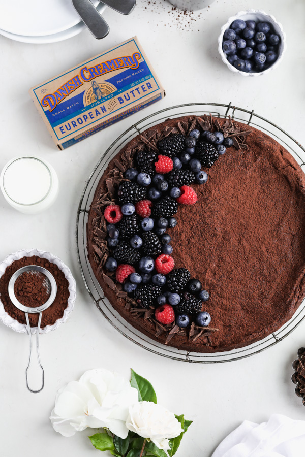 6-ingredient-flourless-chocolate-cake