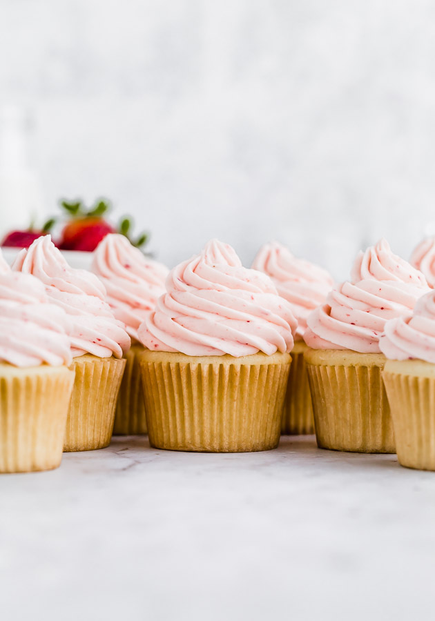 fresh-strawberry-buttercream-cupcakes