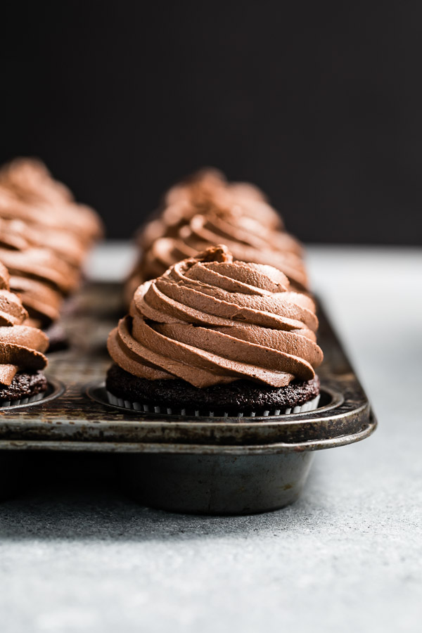 chocolate-malt-cupcakes