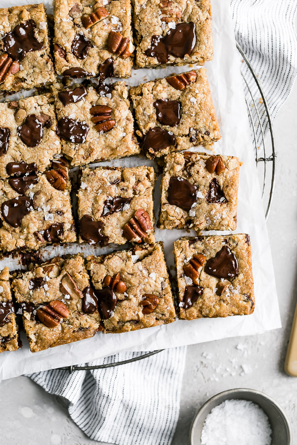 brown-butter-pecan-toffee-chocolate-chunk-cookie-bars